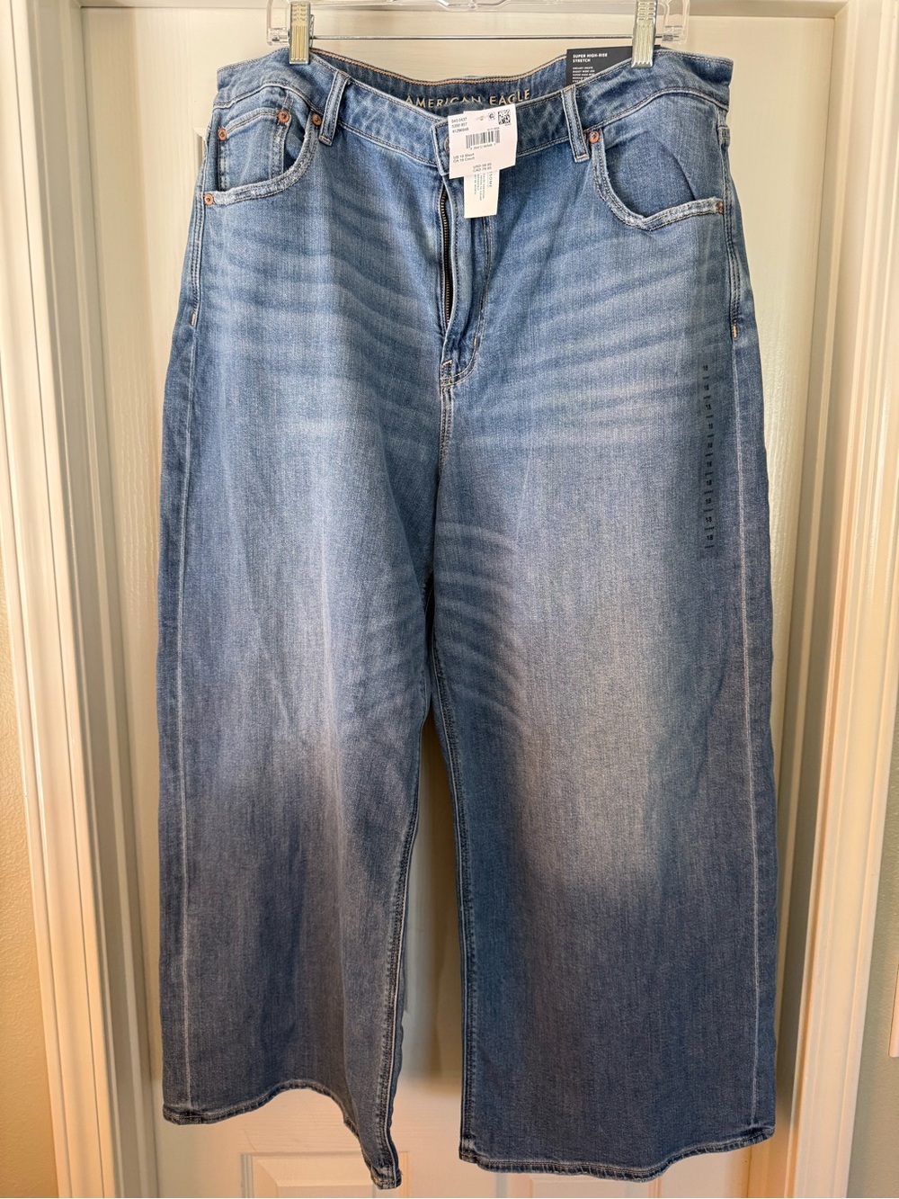 NWT American Eagle Outfitters Light Blue Wide-Leg High-Rise Jeans